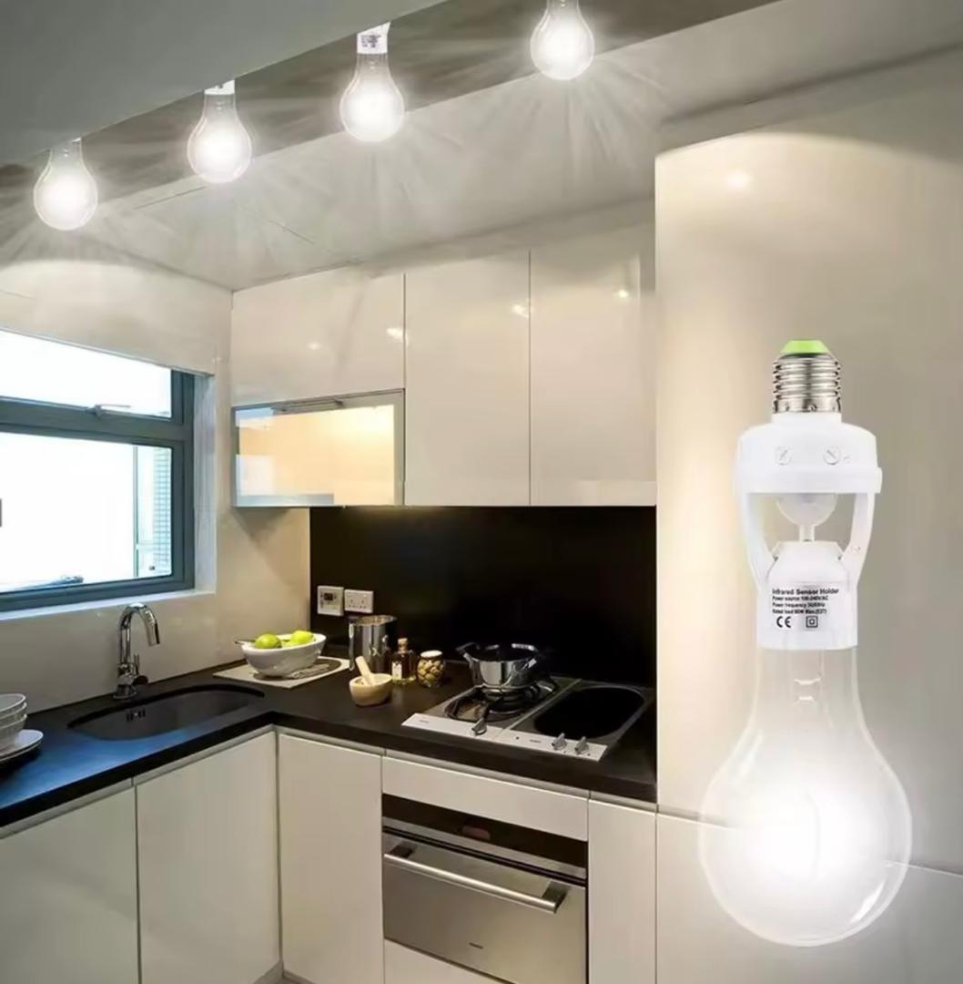 Prix : 5000f au lieu 8000f . Ampoule gratuite offerte, douille intelligente, avec détection infrarouge pour un allumage automatique et sécurise de vos lampes. Facile à installer, cette douille optimise l'éclairage avec une efficacité énergétique.