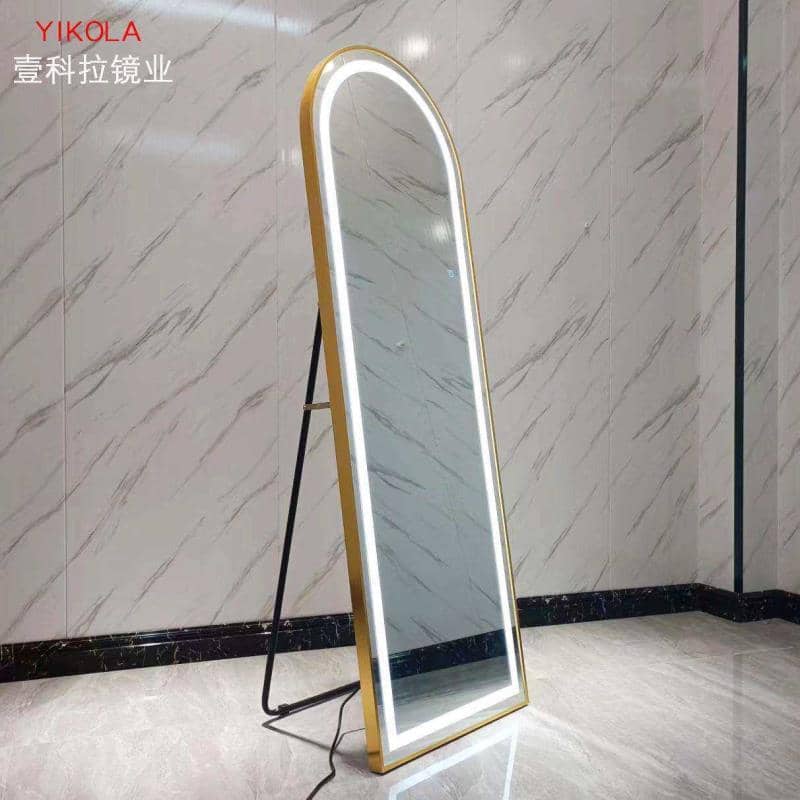 Prix :34000f au lieu 68000f formez votre espace avec ce magnifique miroir arqué à LED,emprunte, alliant design contemporain et praticité. Parfait pour une chambre ou un salon, il offre un éclairage doux et uniforme grâce à sa bordure lumineuse.