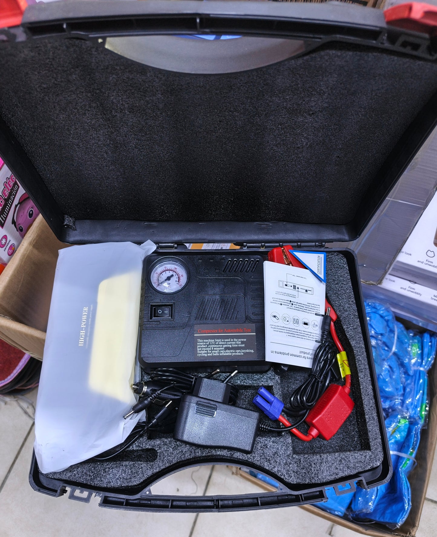 HIGH -POWER   50800 mAh
Démarreur d'urgence automobile en cas de batterie faible
Compresseur Pneu, ballon  fauteuil gonflable...
POWER BANK pour ordinateur
POWER BANK pour téléphone, le démarreur de saut de voiture multifonctionnel avec affichage LED .