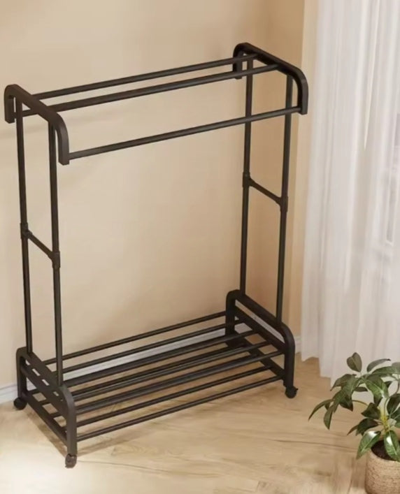 Étagère de vêtements et chaussures
