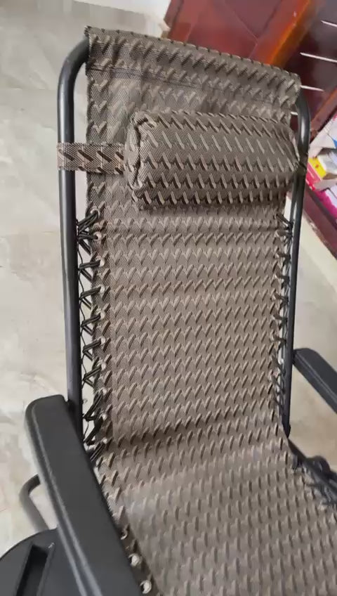 Chaise Longue Relax Confort 

Offrez-vous un moment de détente avec cette superbe chaise longue pliante, au design moderne et au confort exceptionnel et orthopédique.