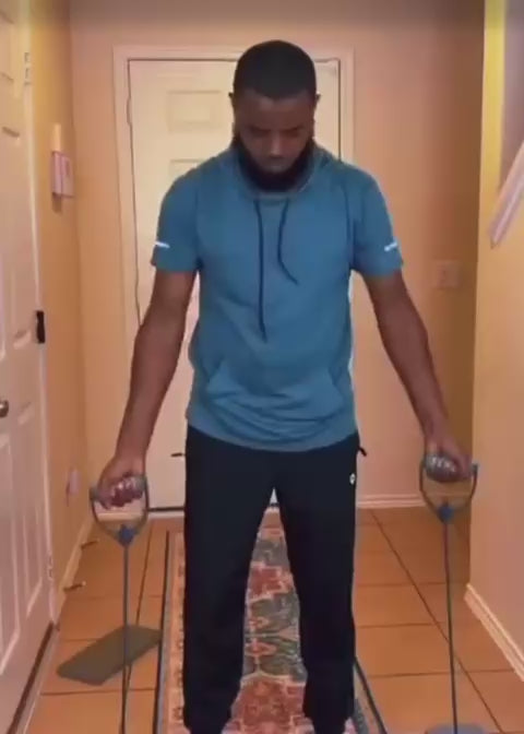 Machine de musculation complete pour votre maison. Plus besoin d'aller au sport, ce plateau de fitness multifonctionnel vous permet de travailler tout vos muscles , abdos, bras, jambes, fessiers, compact , pliable , facile à ranger , idéal pour les petits