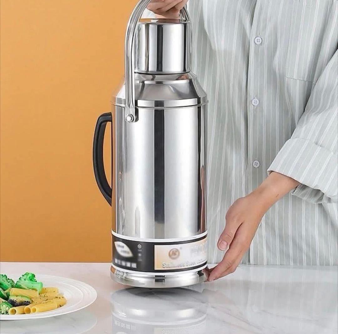 Prix : promo 9000f au lieu 18000f. C'est le moment d'en profiter commande vite pour réserver la vôtre. Thermos qui permet de l'eau. Chaude pendant 2 à 3 jours. Description : mesure 3,2 litres, acier inoxydable et très solide.