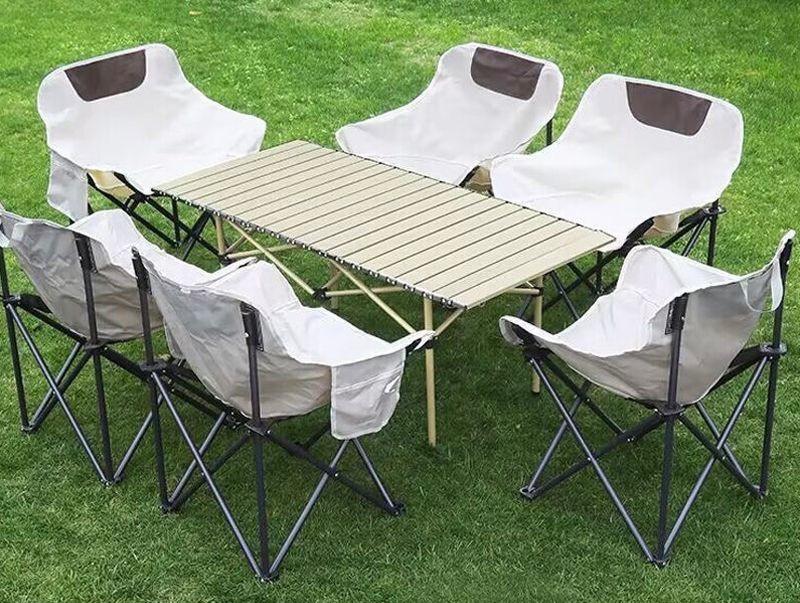 Chaise et table de camping pliable. Table + 6 chaises ( 7 pièces ensemble). Robuste et légère, ideal pour pique nique, jardin, camping, facile à plier et transporter.