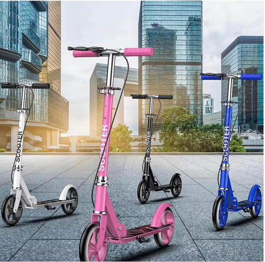 Trottinette à frein, pliable, enfants et grande personne, solide et stable, roues lumineux qui s'illuminent pendant la conduite. Disponible en plusieurs couleurs.